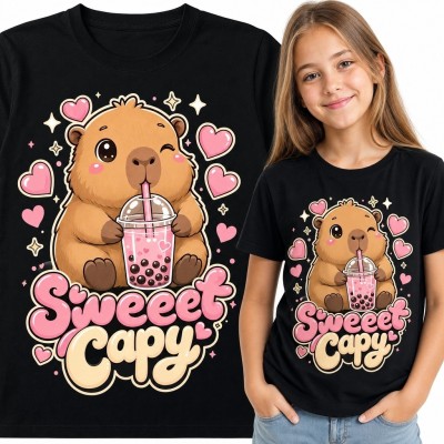 Koszulka dziewczęca z kapibarą pijącą bubble tea „Sweeeet Capy” - kawaii