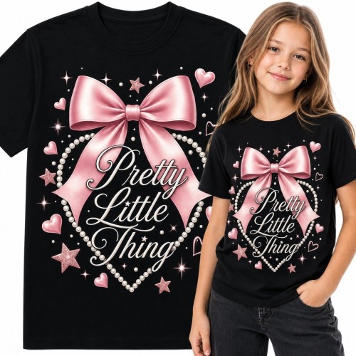 Koszulka dziewczęca z różową kokardą „Pretty Little Thing” - serca i perłowy motyw