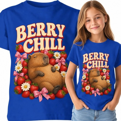 Koszulka dziewczęca z kapibarą i truskawkami „Berry Chill” - uroczy wakacyjny motyw