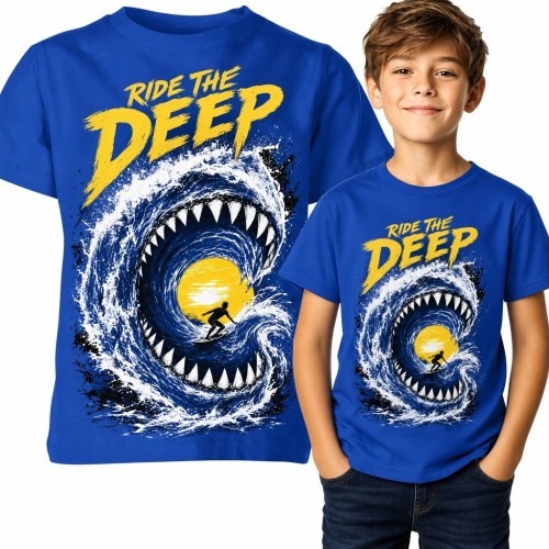 Koszulka chłopięca z rekinem i surferem „Ride the Deep” - oceaniczny motyw