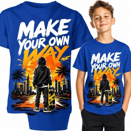 Koszulka chłopięca z deskorolką i napisem „Make Your Own Way” - miejski zachód słońca