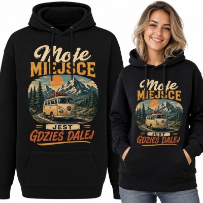 Bluza damska z kapturem z kamperem i napisem „Moje miejsce jest gdzieś dalej” - podróżniczy wzór retro