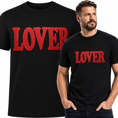 Koszulka męska z romantycznym napisem „Lover” - czerwony nadruk retro