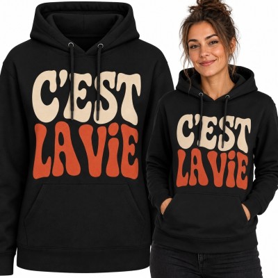 Czarna bluza damska z kapturem - retro napis „C'est la vie”
