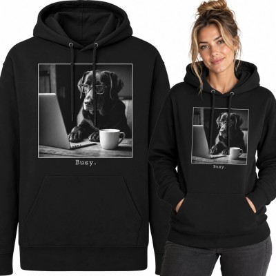 Bluza damska z kapturem „Busy.” z psem przy laptopie - psi humor do pracy zdalnej