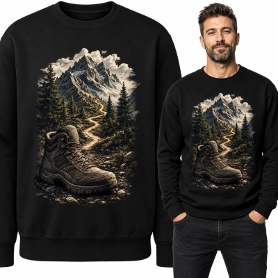Bluza męska bez kaptura - but trekkingowy na górskim szlaku