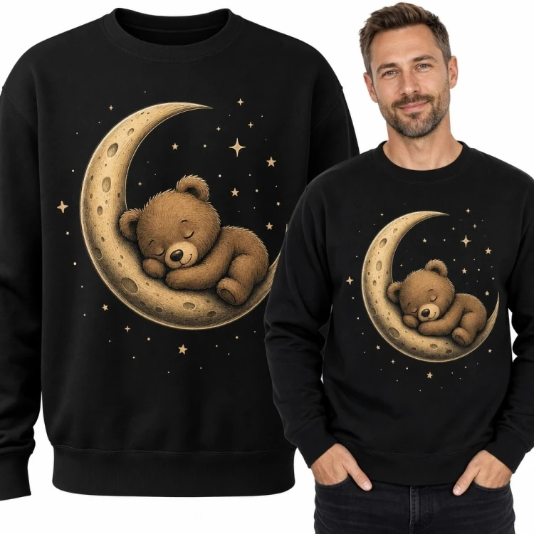 Bluza męska bez kaptura ze śpiącym misiem i sierpem księżyca - baśniowy motyw nocnego nieba