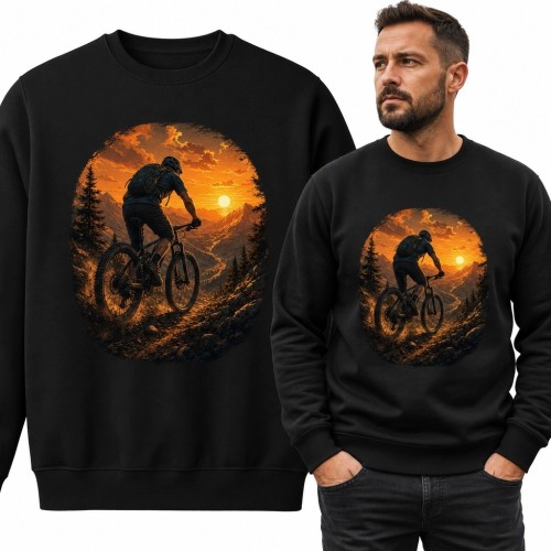 Bluza męska bez kaptura z kolarzem MTB na górskim szlaku o zachodzie słońca
