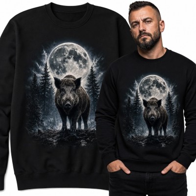 Bluza męska bez kaptura z dzikiem w nocnym lesie - pełnia księżyca