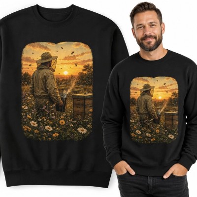 Bluza męska bez kaptura z pszczelarzem w pasiece - zachód słońca