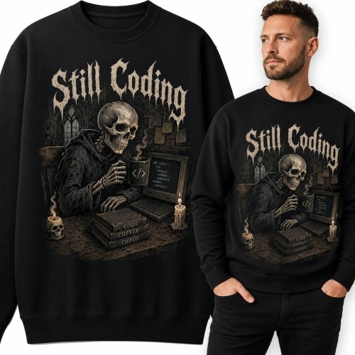 Bluza męska bez kaptura „Still Coding” - szkielet z laptopem wśród świec