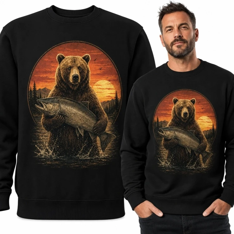 Bluza męska bez kaptura - niedźwiedź z rybą nad leśną rzeką