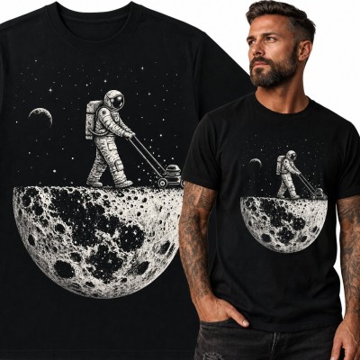 Koszulka męska z astronautą koszącym Księżyc kosiarką