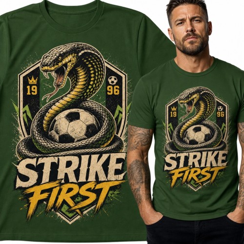 Koszulka męska kobra z piłką nożną „Strike first” - dla piłkarza
