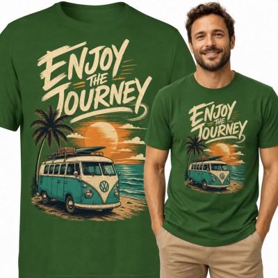 Koszulka męska „Enjoy the Journey” - retro bus z deską surfingową na plaży