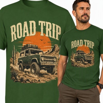 Koszulka męska „Road trip” - terenówka 4x4 na pustyni o zachodzie słońca