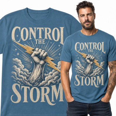 Koszulka męska „Control the Storm” - pięść z błyskawicą w burzowych chmurach