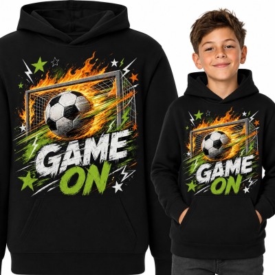 Bluza chłopięca z kapturem - płonąca piłka w bramce „Game on” dla młodego piłkarza