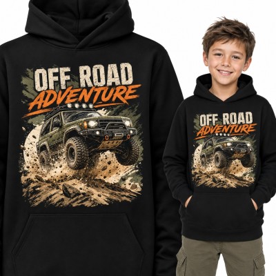 Bluza chłopięca z kapturem - „Off road adventure” z terenówką 4x4 w błocie