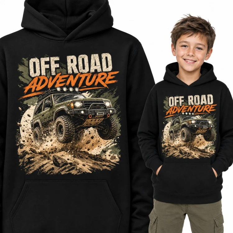 Bluza chłopięca z kapturem - „Off road adventure” z terenówką 4x4 w błocie