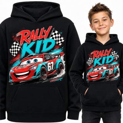 Bluza chłopięca z kapturem - „Rally Kid” z uśmiechniętym autem wyścigowym