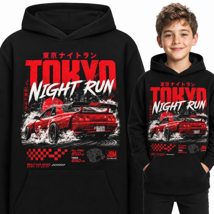Bluza chłopięca z kapturem „Tokyo Night Run” - czerwone auto JDM w drifcie