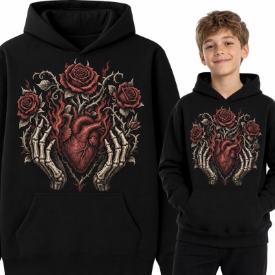 Bluza chłopięca z kapturem - anatomiczne serce w dłoniach szkieletu i czerwone róże