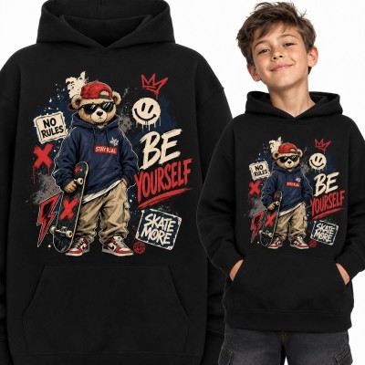 Bluza chłopięca z kapturem - miś skater z deskorolką i napisem „Be yourself”
