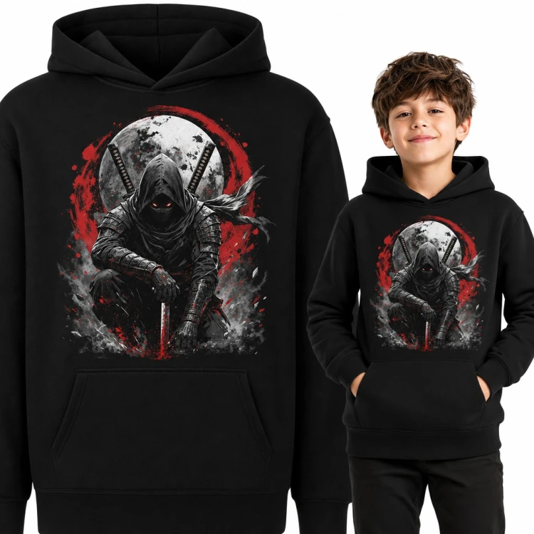 Bluza chłopięca z kapturem - ninja z dwiema katanami na tle pełni księżyca