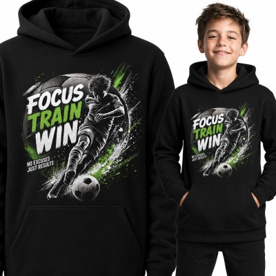 Bluza chłopięca z kapturem - piłkarz z piłką i napis „Focus Train Win” dla młodego piłkarza