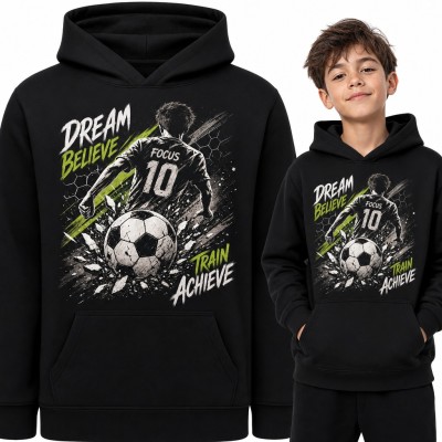 Bluza chłopięca z kapturem - piłkarz z numerem 10 i napis „Dream Believe Train Achieve”