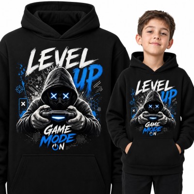 Bluza chłopięca z kapturem - „Level Up Game Mode On” gracz z padem i świecącymi oczami