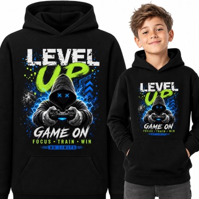 Bluza chłopięca z kapturem - gracz z padem i napis „Level up game on”