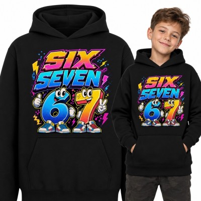 Bluza chłopięca z kapturem „Six Seven” - wesołe cyfry 67 w sneakersach