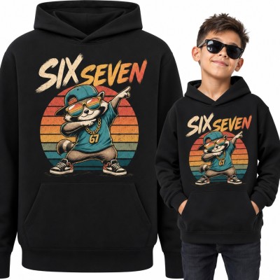Bluza chłopięca z kapturem - „Six Seven” szop pracz tańczący dab z medalionem 67