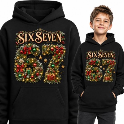 Bluza chłopięca z kapturem - świąteczny mem 67 „Six Seven” z choinkowych gałązek