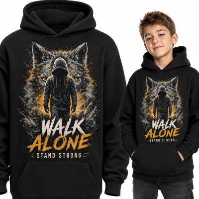Bluza chłopięca z kapturem - wilk i napis „Walk alone stand strong”