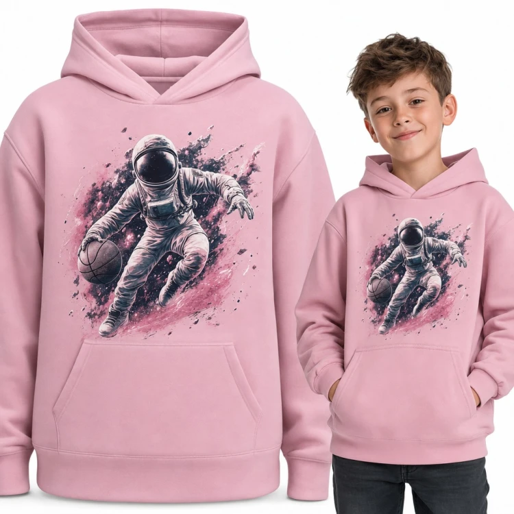 Bluza chłopięca z kapturem - astronauta z piłką do koszykówki w kosmosie
