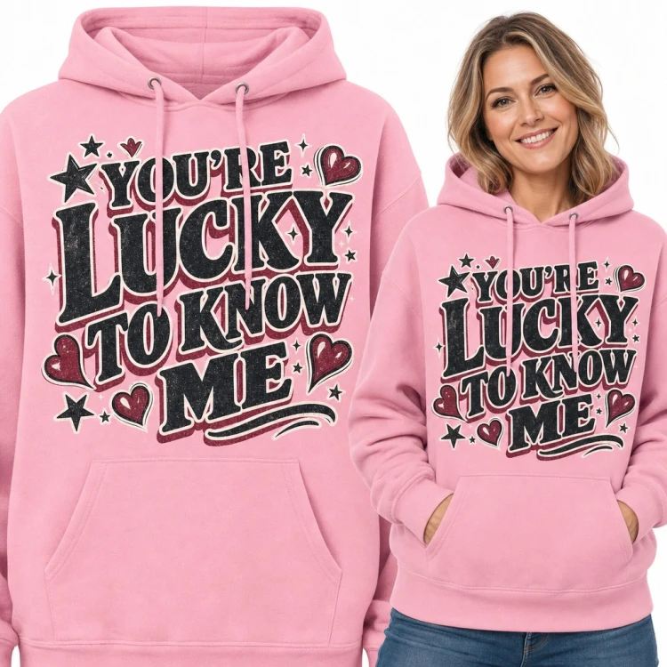 Bluza damska z kapturem „You're lucky to know me” - retro napis z sercami i gwiazdkami