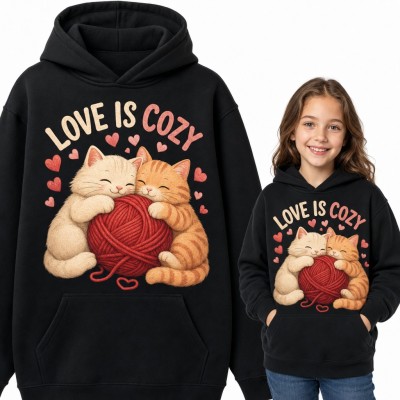 Bluza dziewczęca z kapturem - „Love is cozy” przytulone kotki z kłębkiem włóczki