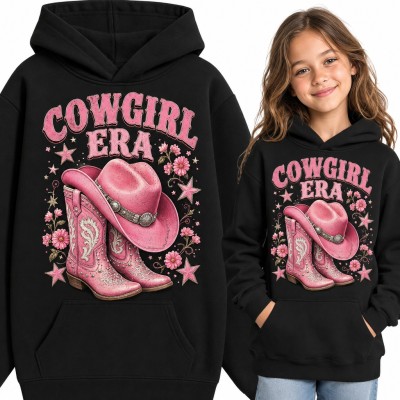 Bluza dziewczęca z kapturem „Cowgirl Era” - różowy kapelusz i kowbojki w kwiatach