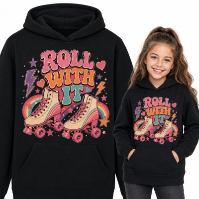 Bluza dziewczęca z kapturem - retro wrotki i tęcza „Roll with it” dla wrotkarki