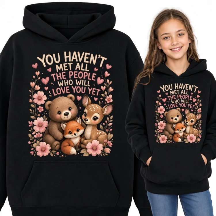 Bluza dziewczęca z kapturem „You haven't met all the people who will love you yet” - miś, lisek i sarenka