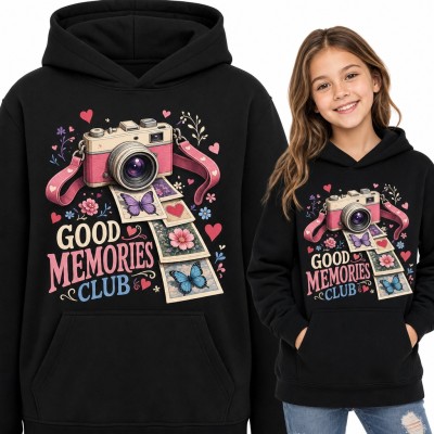 Bluza dziewczęca z kapturem - „Good memories club” z różowym aparatem i zdjęciami motyli