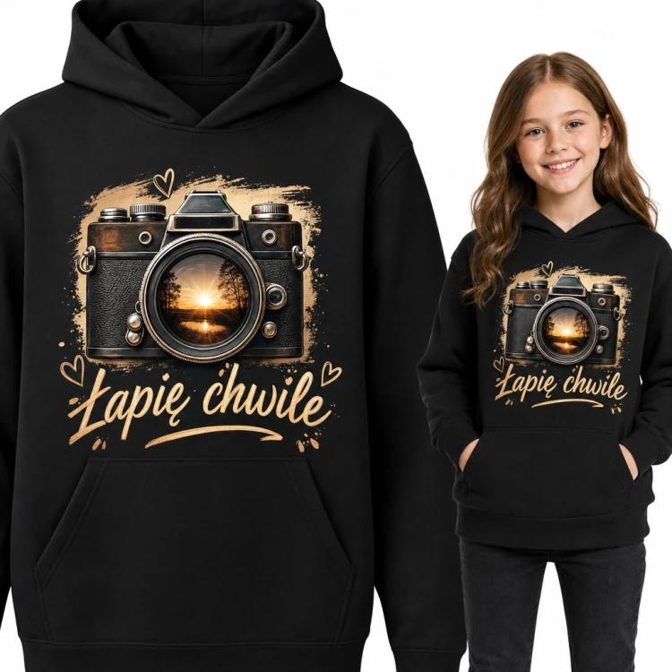 Bluza dziewczęca z kapturem - „Łapię chwile” z retro aparatem i zachodem słońca