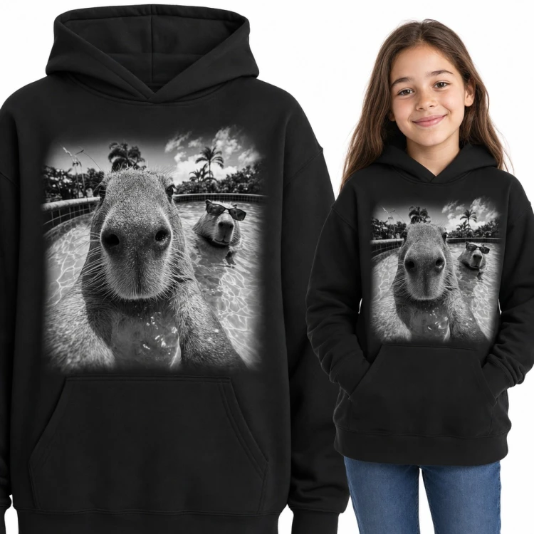 Bluza dziewczęca z kapturem - kapibara robiąca selfie w basenie