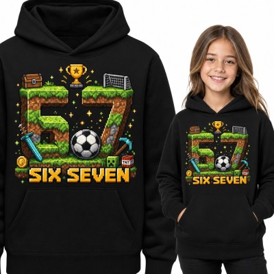 Bluza dziewczęca z kapturem - mem 67 „Six Seven” w pikselowym stylu z piłką