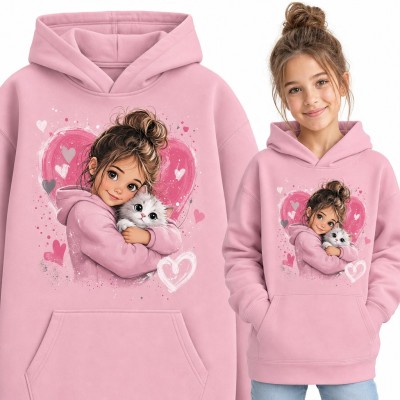 Bluza dziewczęca z kapturem - dziewczynka przytulająca kotka na tle serc
