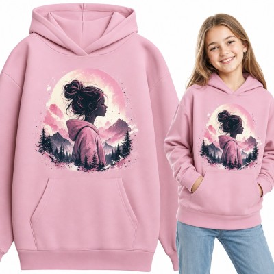Bluza dziewczęca z kapturem - dziewczyna w kapturze na tle gór i księżyca