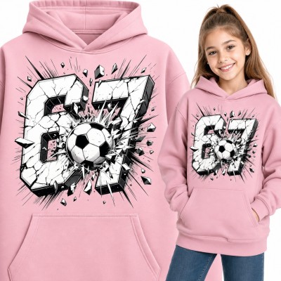 Bluza dziewczęca z kapturem „67” - piłka nożna rozbijająca cyfry, mem Six Seven